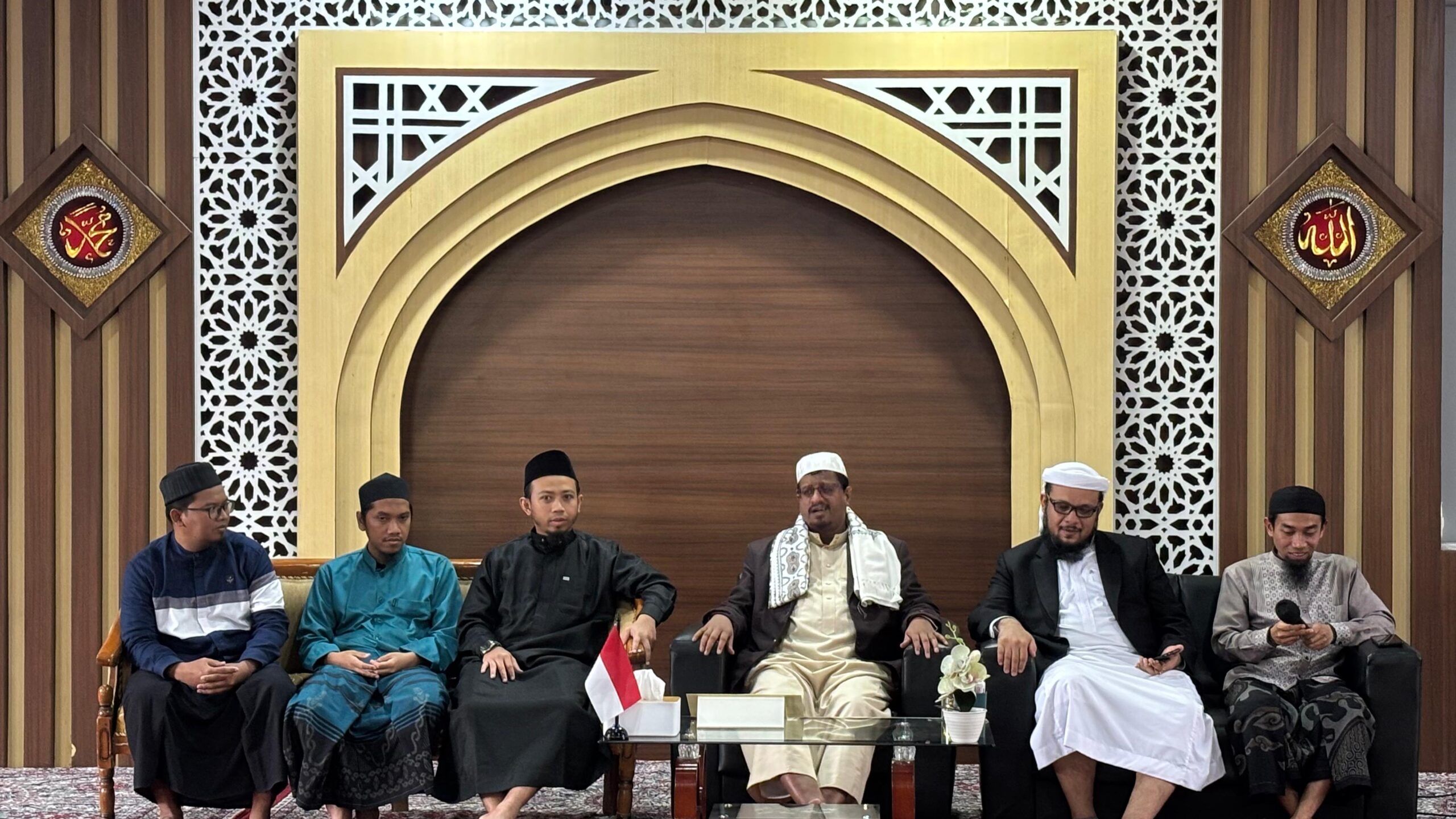 Read more about the article Kunjungan dan Daurah Ilmiah Syaikh Sami Basykel di Pondok Al-Jawi Al-Ilmi